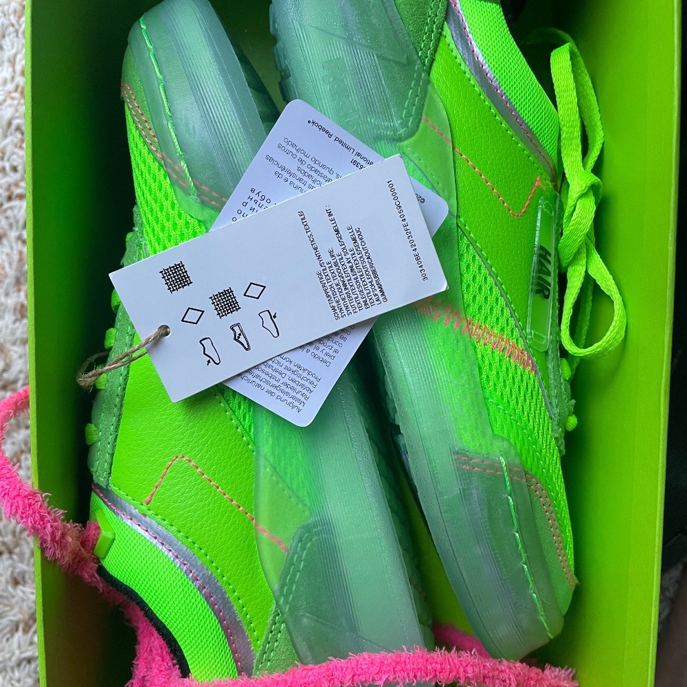 Teebok Tennis shoes